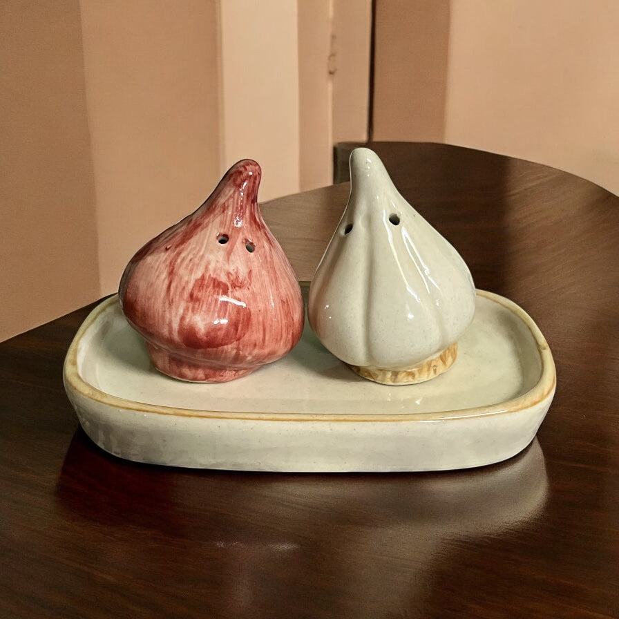 SOULCRAFTZ Handcrafted Ceramic Garlic & Onion Salt & Pepper Shaker Set with Tray