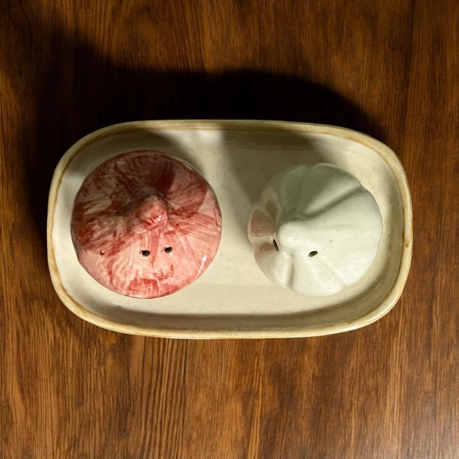 SOULCRAFTZ Handcrafted Ceramic Garlic & Onion Salt & Pepper Shaker Set with Tray